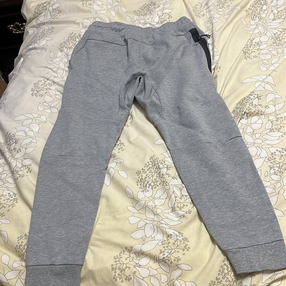 Nike tech fleece joggers - Picture 2 of 2